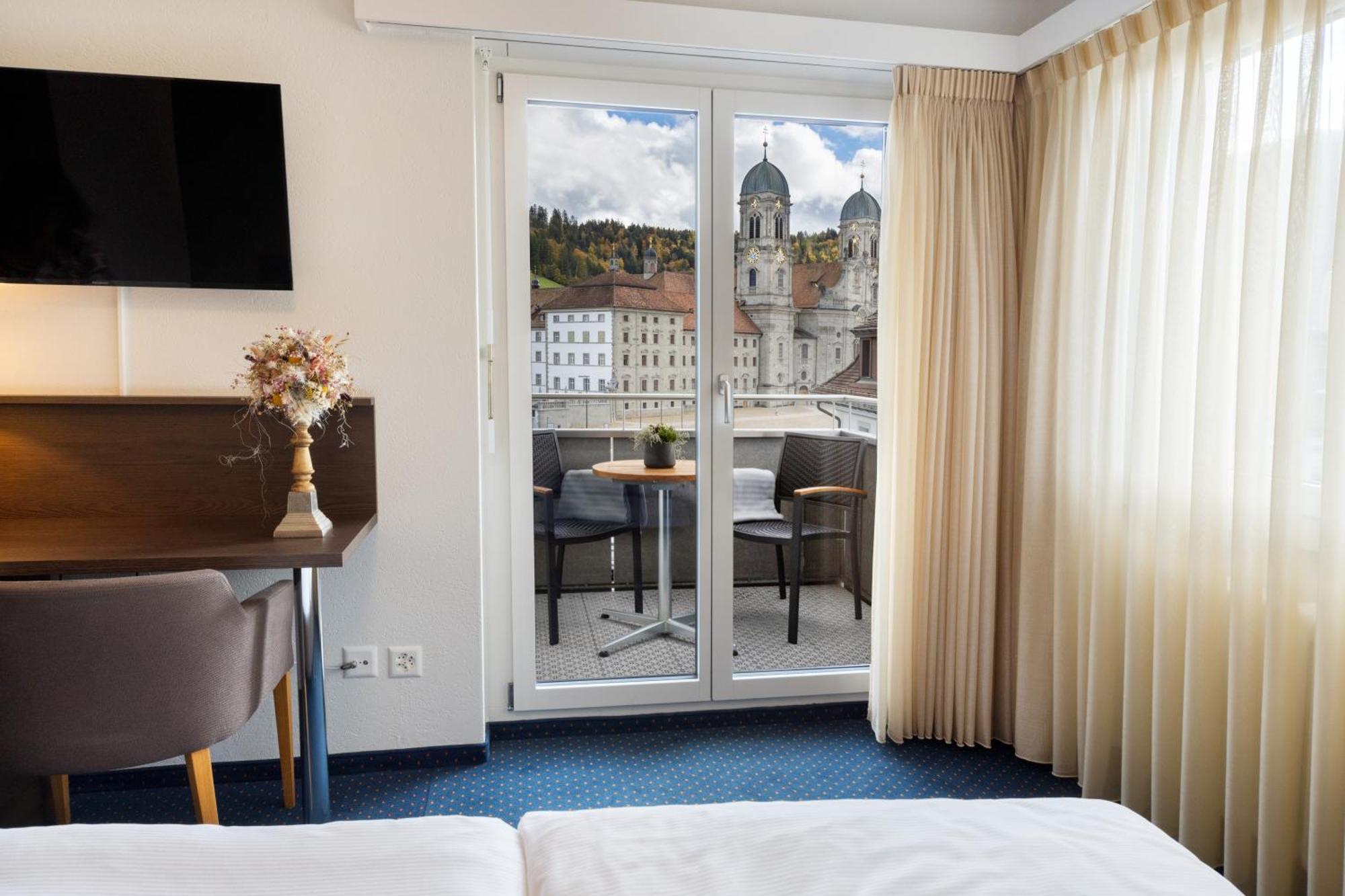 Hotel Drei Koenige ไอน์ซีเดิล์น ภายนอก รูปภาพ