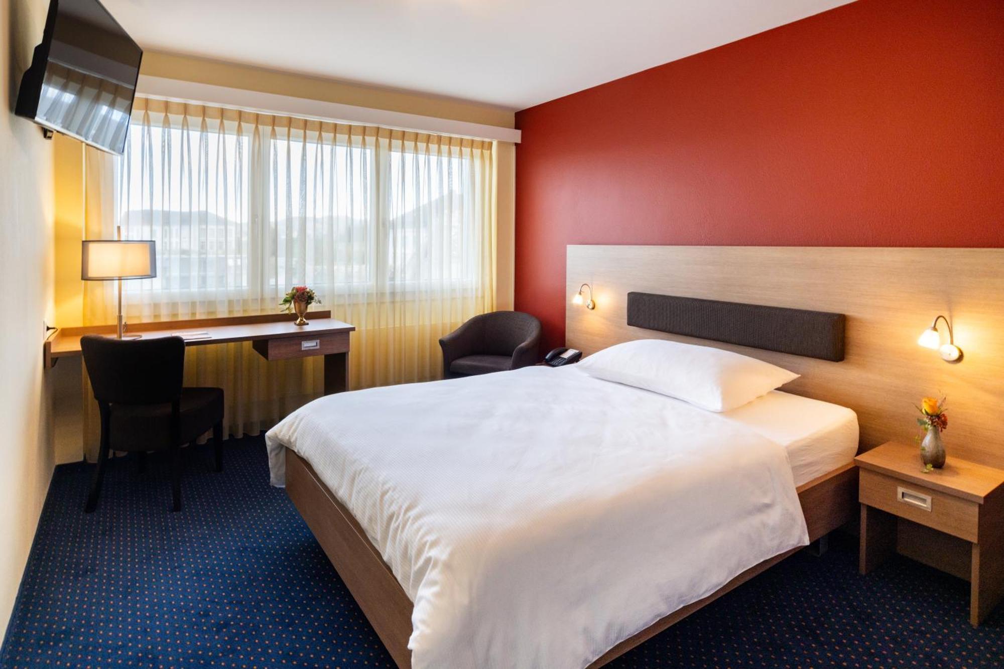 Hotel Drei Koenige ไอน์ซีเดิล์น ภายนอก รูปภาพ