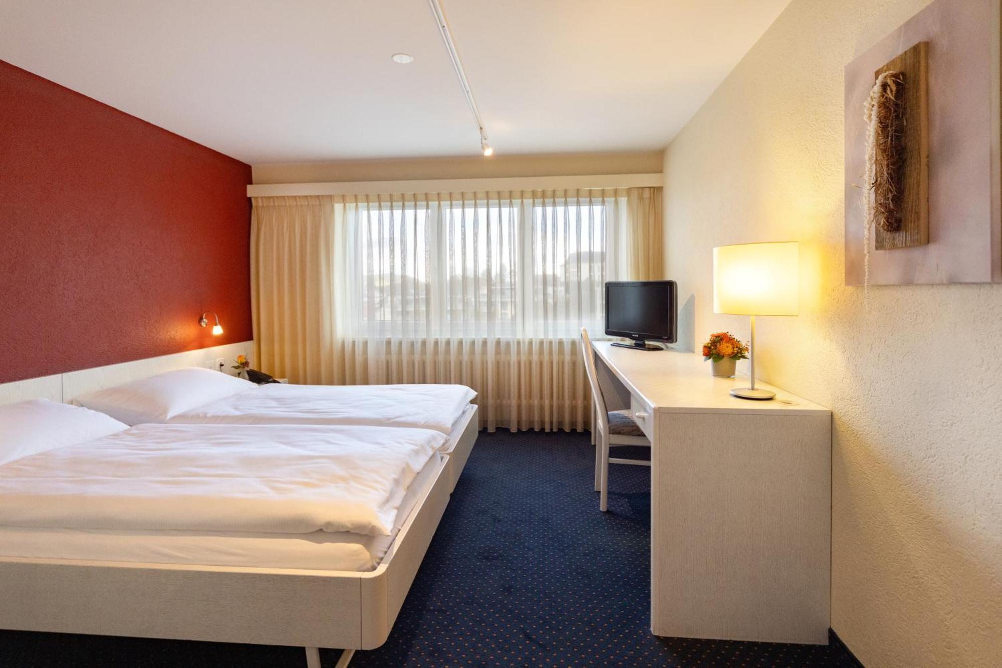 Hotel Drei Koenige ไอน์ซีเดิล์น ภายนอก รูปภาพ